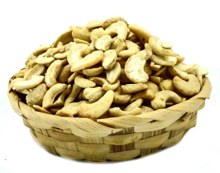 orzechy-nerkowca-polowki-NaturFruit.webp